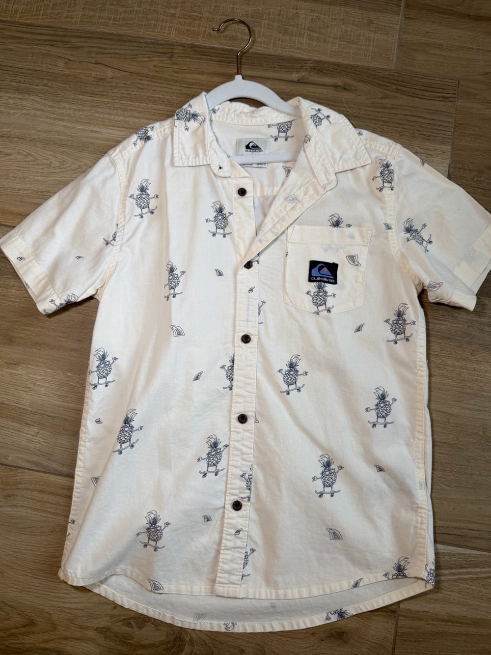 Quiksilver Cream Short-Sleeve Button-Up with black Sketch Print